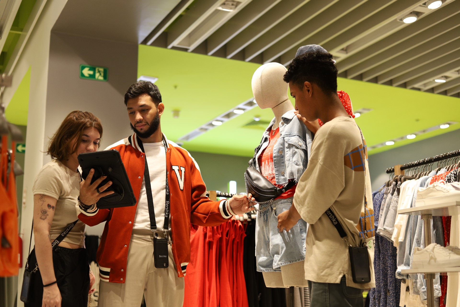 Imagen comercial de moda Carrera - Its By TAC Tecnico Panama